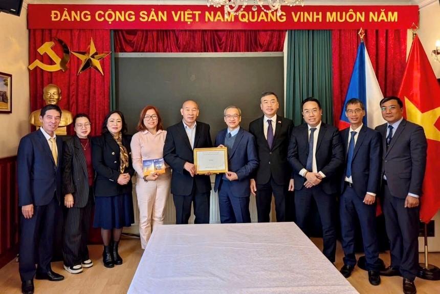 Bộ Văn hóa, Thể thao và Du lịch thăm và làm việc tại Cộng hòa Séc